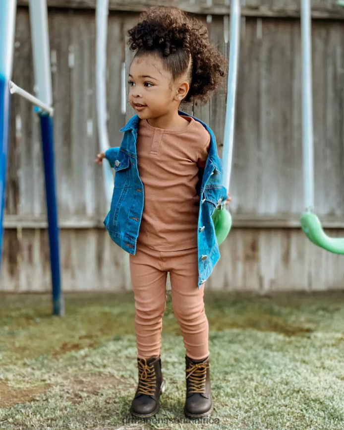 Junior 1460 Wildhorse Leather Lace Up Boots Dr. Martens Kids Footwear 2J208N440 Dark Brown Wildhorse Lamper