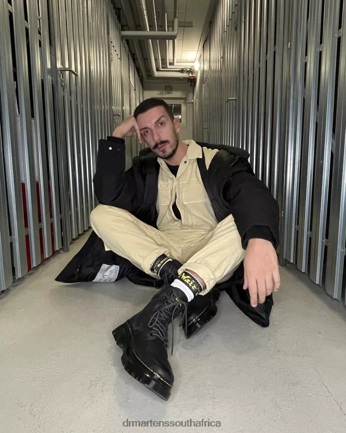 Tarik Wyoming Leather Utility Boots Dr. Martens Men Footwear 2J208N77 Black Wyoming