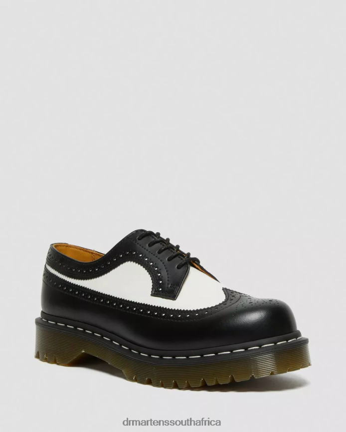 3989 Bex Smooth Leather Brogue Shoes Dr. Martens Unisex Footwear 2J208N222 Black Smooth