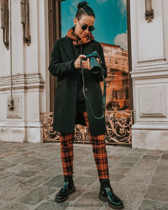 Wincox Smooth Leather Buckle Boots Dr. Martens Women Footwear 2J208N134 Black Polished Smooth