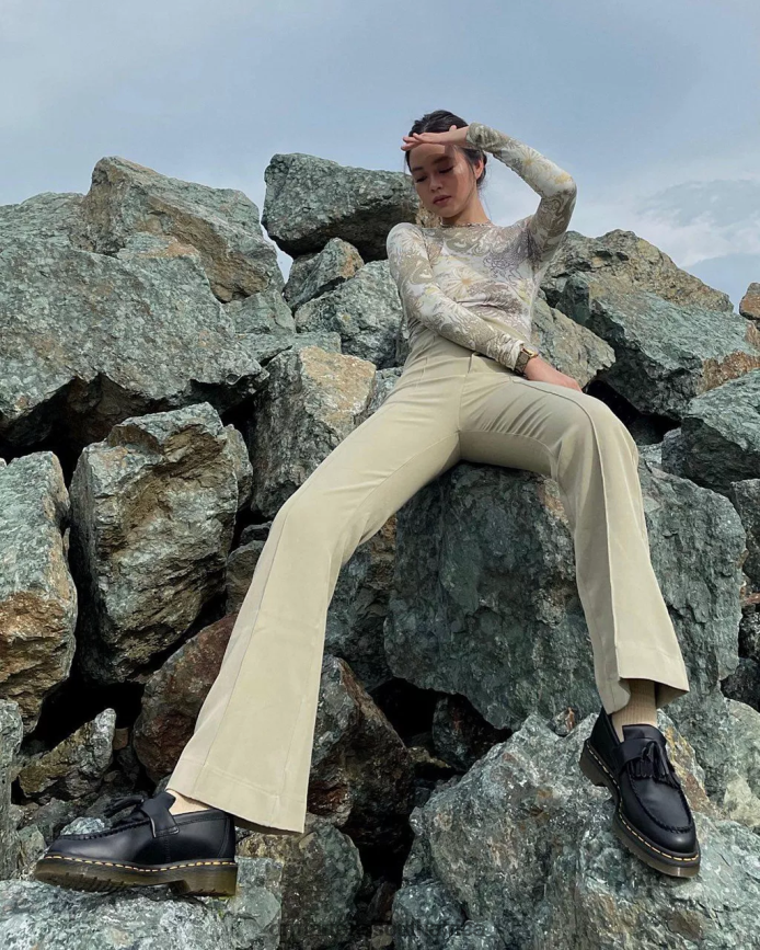 Adrian Yellow Stitch Leather Tassel Loafers Dr. Martens Women Footwear 2J208N367 Black Smooth